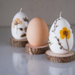 Easter Egg Candle With Real Flowers, Natural Pressed Flowers Housewarming Decor - thumbnail 2