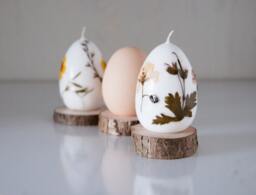 Easter Egg Candle With Real Flowers, Natural Pressed Flowers Housewarming Decor - thumbnail 1