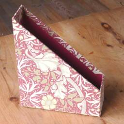 William Morris Magazine Holder - Office Collection & Stationery Handmade in England - thumbnail 2