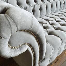 British Handmade 4 Seater Silver Grey Textured Velvet Fabric Chesterfield Sofa, Couch, Settee - thumbnail 3