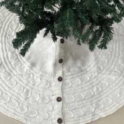Hand-Knitted Red Christmas Tree Skirt, 48 Inch - thumbnail 3