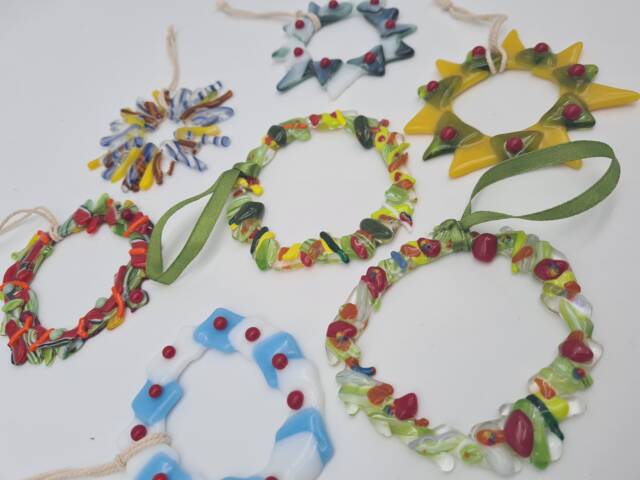 Fused Glass Christmas Wreath Decorations Handmade Tree Home D??cor Bespoke Unique & Gorgeous Cornish Gifts - image 1