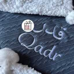 Arabic & English Name Personalised New Baby Blanket Aqiqah Eid Gift Keepsake Child Cable Knit Wrap Turkish Embroidered Pom Bow - thumbnail 2