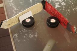 Red Wings Card Holder - thumbnail 1