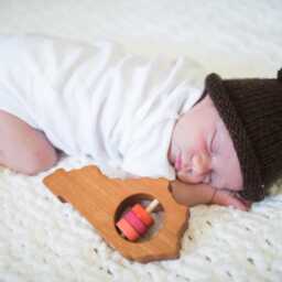 Kentucky State Baby Rattle - Wooden Montessori Toy, Custom Colors - thumbnail 2
