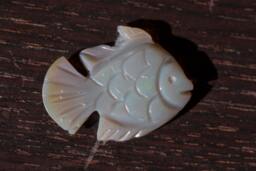 Opal Some Green Fire Fish Carving - 8.16 Cts - thumbnail 1