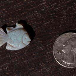 Opal Some Green Fire Fish Carving - 8.16 Cts - thumbnail 3