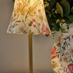 Beautiful Floral & Bee Usb Rechargeable Table Lamp. Matching Picture Plate Available.no Plugs Or Sockets Needed.cordless - thumbnail 2