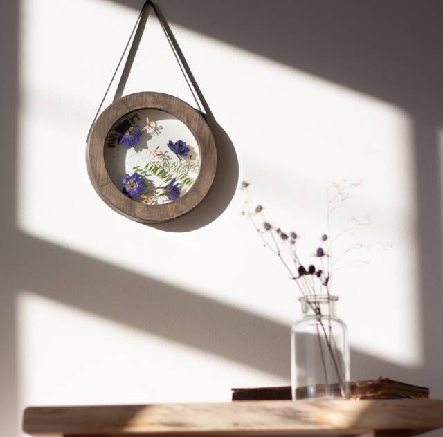 Pressed Flower Frame - Round Framed Wall Decor 8 - image 1