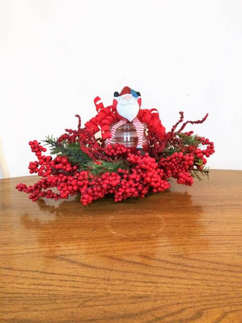 Christmas Candle Centerpiece Santa, Berry Wreath, Currant Pomegranate Scent - image 1