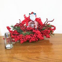 Christmas Candle Centerpiece Santa, Berry Wreath, Currant Pomegranate Scent - thumbnail 2