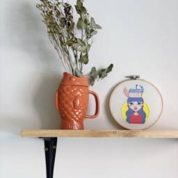 Wall Decoration - Hand-Embroidered Frame Embroidery Hoop Hanging Woman With A House On Her Head - thumbnail 4