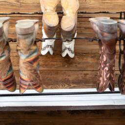 Horseshoe Boot Rack - Rack- Six Pairs Of Boots Art Decor Rustic Black - thumbnail 3