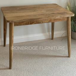 Solid Mango Wood Dining Table With Tapered Legs 135x90cm - Seats 4-6 - thumbnail 2