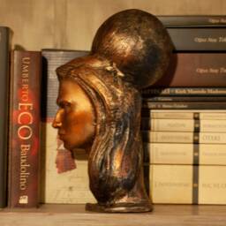 Handmade Amy Winehouse Resin Bust - Collectible Pop Art Sculpture - thumbnail 2