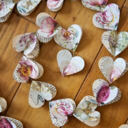 Modern Valentine, Valentine Home Decor, Wall Mantle, Traditional Valentine, Valentine Garland - thumbnail 2