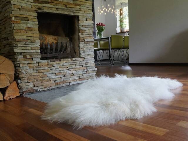 "Sheepskin Icelandic White & Cream Throw Genuine Leather Sheep Skin 52"" X 32" - image 1