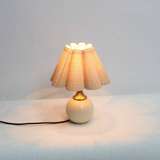 Handmade Scallop Khaki Fabric Table Lamp With Ceramic Base For Home Decor-46# - image 1
