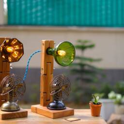 Repurposed Amber Whiskey Bottle & Wood Table Lamp Light With UK - North American Eu Plug - 110- 240V - thumbnail 2