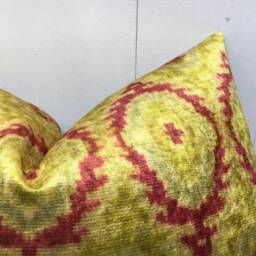 Handwoven Silk Ikat Pillow Cover, Velvet Replica - 16x24 - thumbnail 2