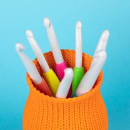 Stockinette Mini Vase // Crochet Hooks Storage, Pen Holder, Pencil Container, Knit Stitch Pattern, Colorful Custom 3D Printed Design - thumbnail 3