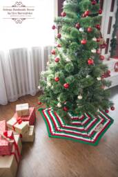 Crochet Christmas Tree Skirt Chunky Farmhouse Style, Red White Green