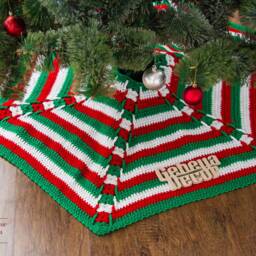 Crochet Christmas Tree Skirt Chunky Farmhouse Style, Red White Green - thumbnail 2