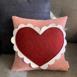Handmade Wool Felt Heart Pillow Red & Pink Scalloped Edge Valentine's Day Decor - thumbnail 4