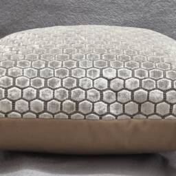 Designers Guild Jabot Oyster & Omega Velvet Cushion Cover 45x45 cm - thumbnail 2