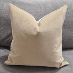 Designers Guild Jabot Oyster & Omega Velvet Cushion Cover 45x45 cm - thumbnail 3