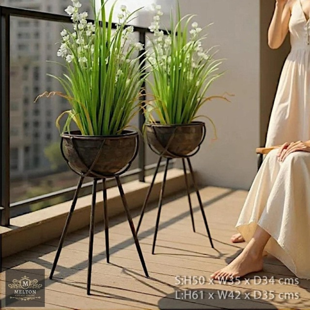 Pair Of Free Standing Planters Distressed Plant Pots Modern Design Stunning - image 1