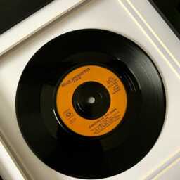 Bruce Springsteen - Dancing in The Dark Framed 7 Inch Vinyl Record Music Wall Art Gift - thumbnail 2