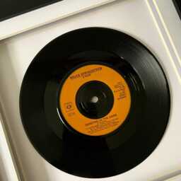 Bruce Springsteen - Dancing in The Dark Framed 7 Inch Vinyl Record Music Wall Art Gift - thumbnail 3