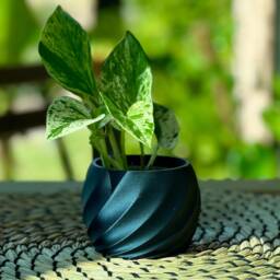 Luna - Modern Rounded Planter, Plant Pot, Swirled Elegant Design, Minimalist Home Decor, Indoor Gift - thumbnail 3