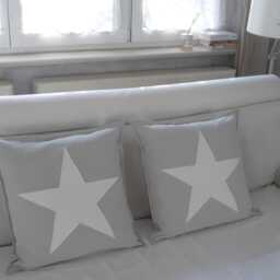 Pillowcase With A Large Star Appliqu??d in Vintage Style - thumbnail 2