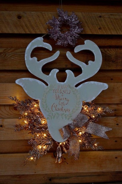 Christmas Wooden Reindeer Wreath With Sparkly Bow & Lights - image 1