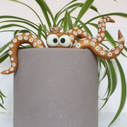 Glow in The Dark Kraken Tentacle Plant Pet With Gold Crown - thumbnail 3