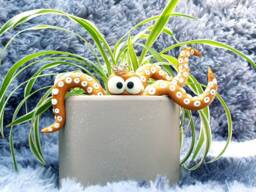 Glow in The Dark Kraken Tentacle Plant Pet With Gold Crown - thumbnail 1