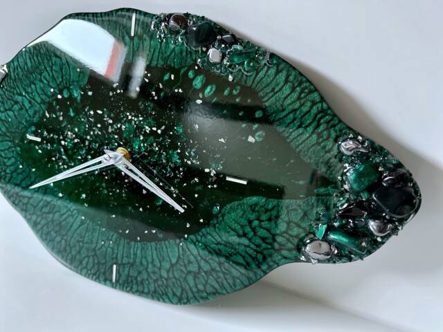 Large Oval Emerald Green Epoxy Resin Clock Modern Wall Handcrafted With Stones