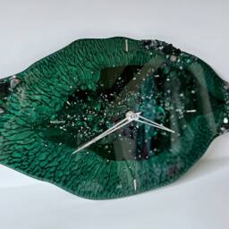 Large Oval Emerald Green Epoxy Resin Clock Modern Wall Handcrafted With Stones - thumbnail 2