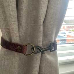 Handmade Antique Brown Leather Curtain Tie Back 3/4 Inch With Trigger Hook Fixing - thumbnail 3
