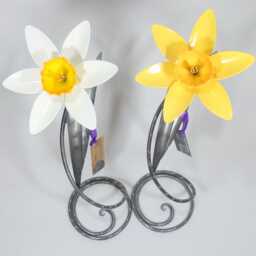 Handmade Daffodil Flower Sculpture Metal Yellow Or White St David's Day Gift Welsh Wedding Present Ornament For Anniversary Romantic Love - thumbnail 4