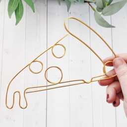 Wire Pizza Slice Sculpture Melting Cheese Pepperoni Piece Pie Lover Gift Sign Wall Hanging Continuous Line Decoration Decor Art Gold Metal - thumbnail 3
