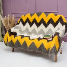 Handwoven Wool Blanket Organic Zigzag Throw, Carpathian Hutsul Design - thumbnail 3