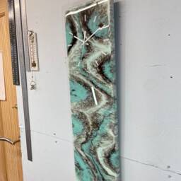 Modern Abstract Resin Wall Clock, Contemporary Colourful - thumbnail 3