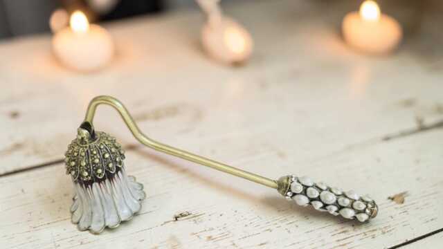 Elegant Metal Candle Snuffer - Flower Designs, 16cm - image 1