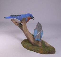 Eastern Bluebird - Male With A Baby Wooden Carved Bird - thumbnail 3