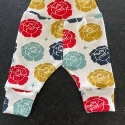Roses Organic Swaddle Blanket & Newborn Hat Set. Leggings. Take Home Photo Prop. Baby Shower Gift - thumbnail 4
