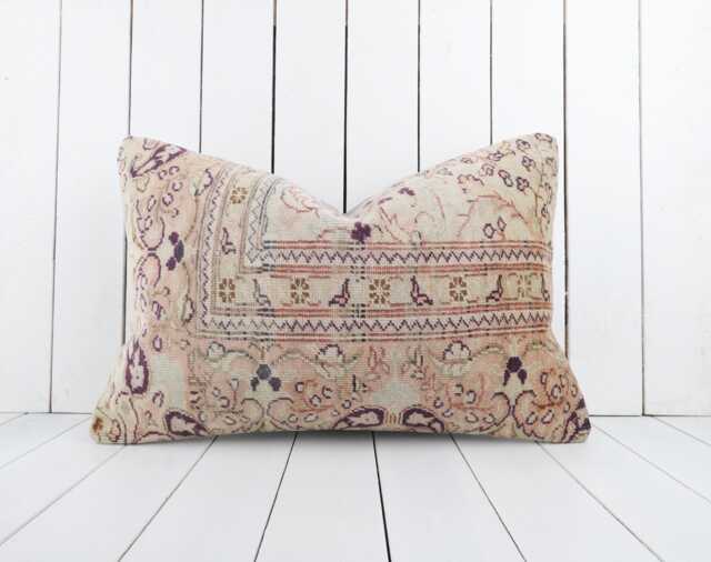 Handmade Vintage Turkish Kilim Pillow Cover - 16x24 - image 1