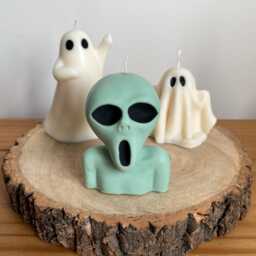 Alien Head Candle - Hand-Poured Soy Wax - Unique Space Gift, Ufo Lover Present, Sci-Fi Decor, Quirky Halloween Vegan Friendly - thumbnail 3